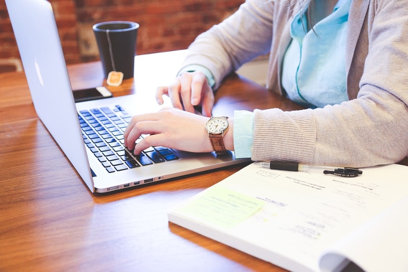 Deaf person using the computer to look for jobs