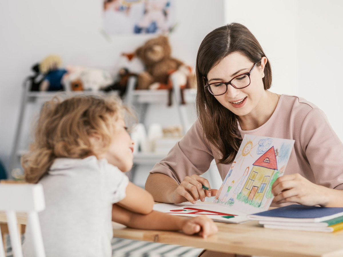 Teach help. Детский психолог. Психодиагностика детей. Детский психолог с ребенком. Детская психология и психодиагностика.